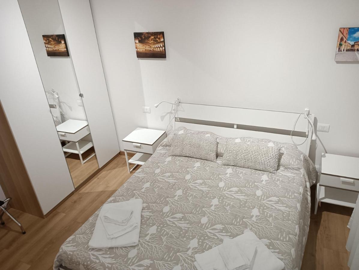 B&B Fiera Station Rooms ボローニャ エクステリア 写真